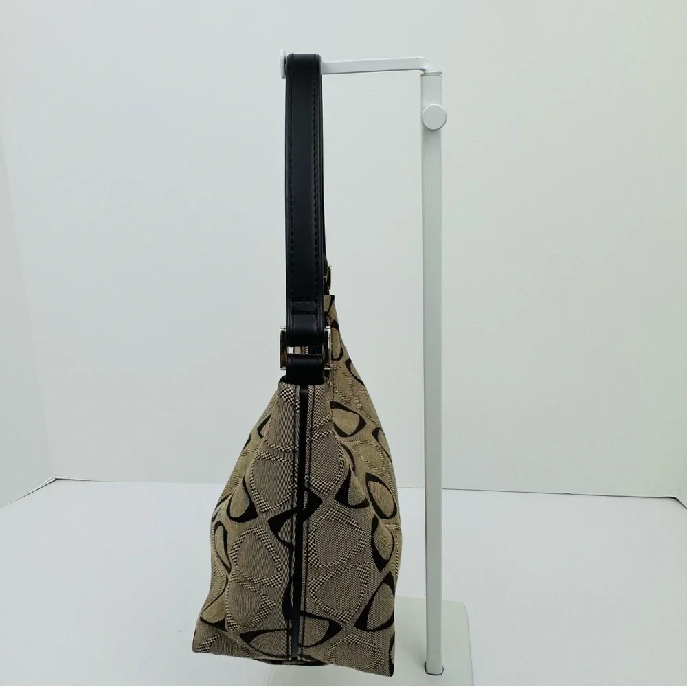 Liz Claiborne Vintage Y2K mini shoulder bag. Canvas exterior geometric pattern.